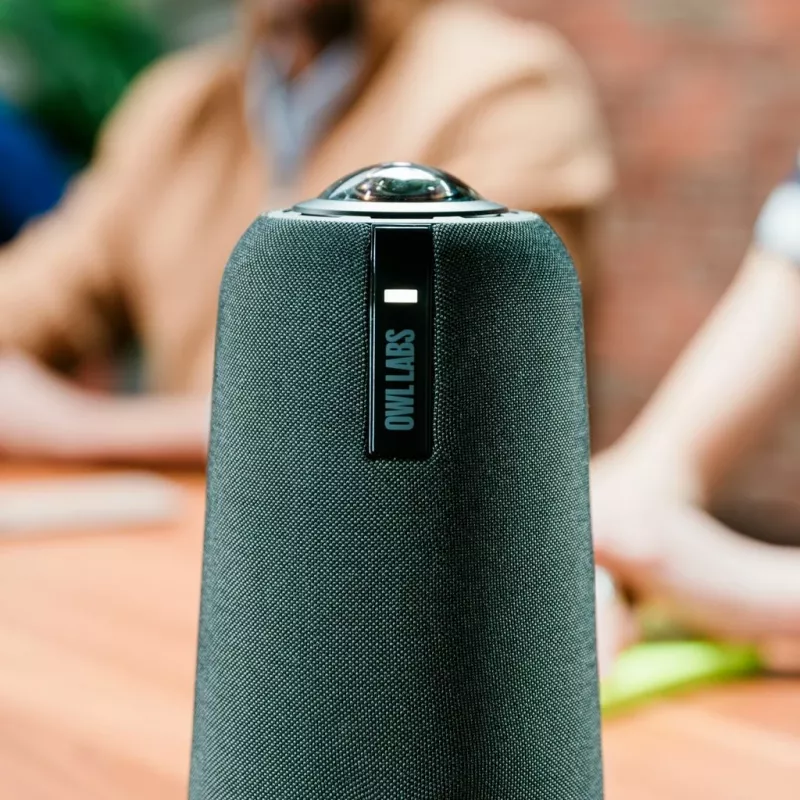 Owl Labs Meeting Owl 4+ su išplėtimo mikrofonu – iki 8 metrų garso diapazonas didesnėse patalpose