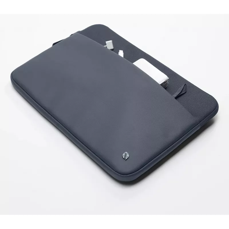 Incase A.R.C. 16″ nešiojamojo kompiuterio rankovė su ReSpun 100% perdirbto poliesterio, tinka 16 colių nešiojamiesiems (M1-M4, 2021-2024) – tamsiai mėlyna