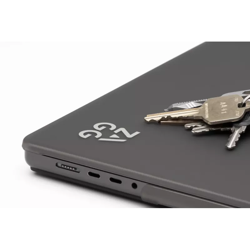 Kietasis dėklas Zagg MacBook Pro 13 M2/M1 (20) — Dūminis atspalvis, apsauginis apvalkalas
