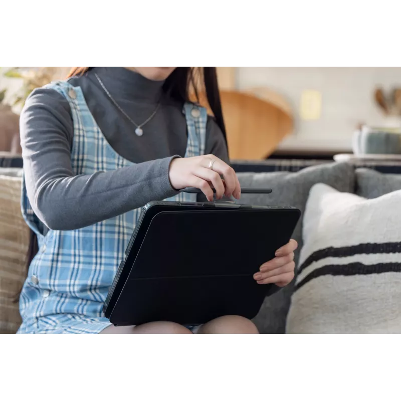 ZAGG Pro Keys 2 klaviatūra ir dėklas iPad Pro 11 (M4) QWERTZ vokiškas juodas