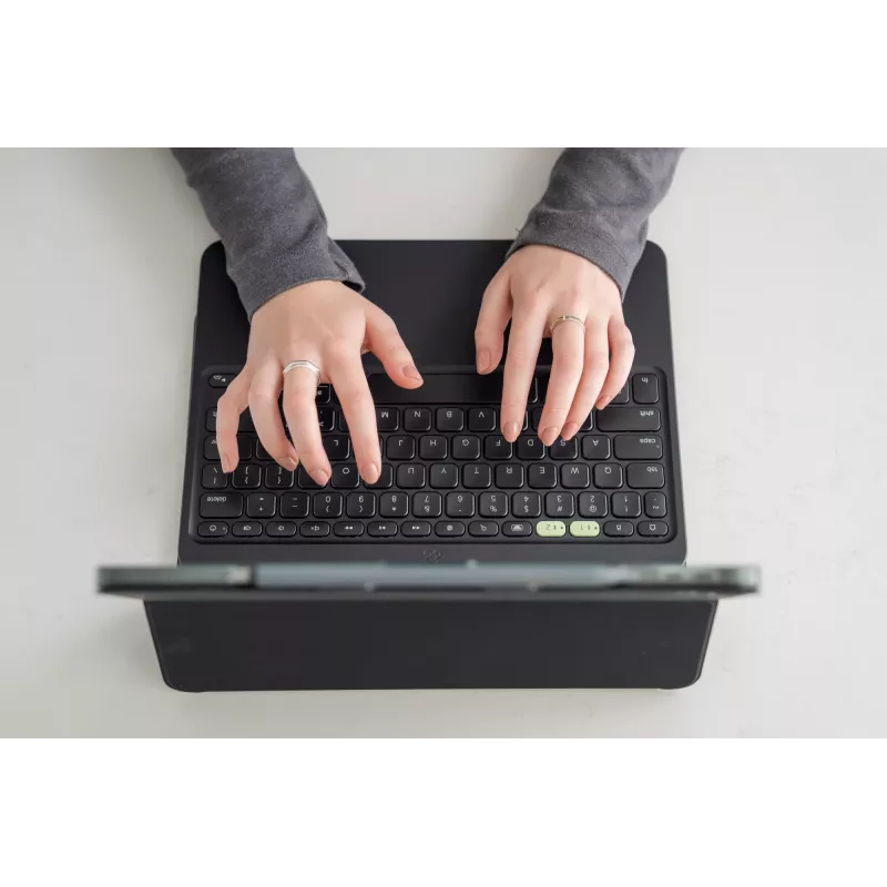 ZAGG Pro Keys 2 klaviatūra ir dėklas iPad Pro 11 (M4) QWERTZ vokiškas juodas