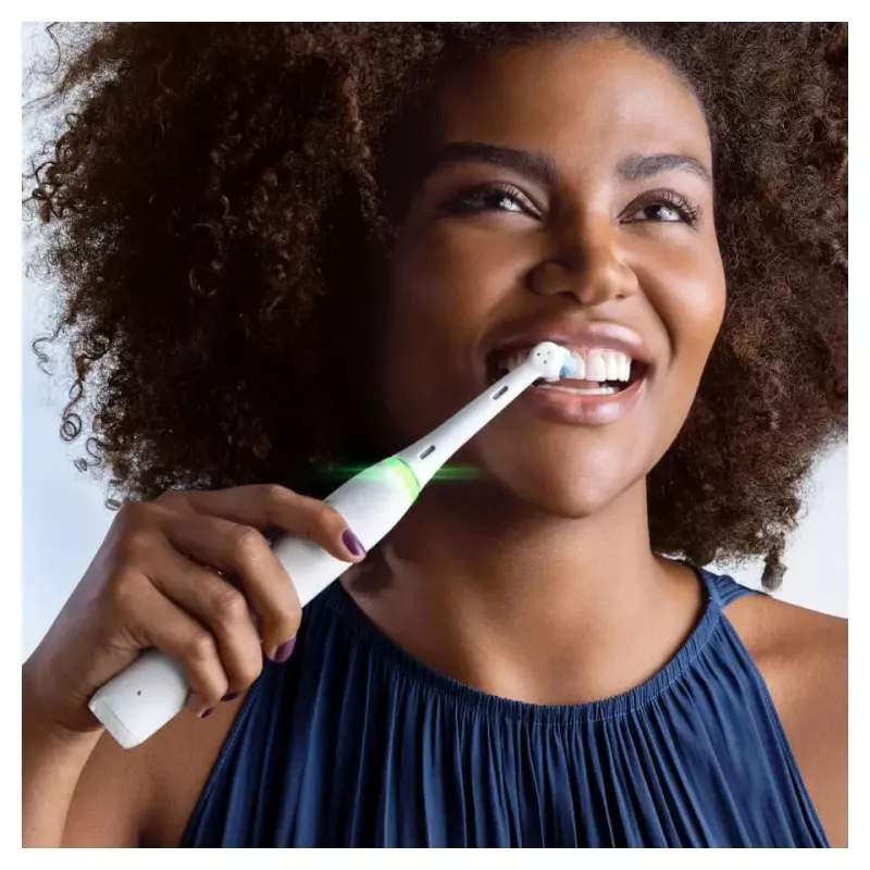Oral-B iO Series 4 Quite balta besisukanti dantų šepetėlis suaugusiems