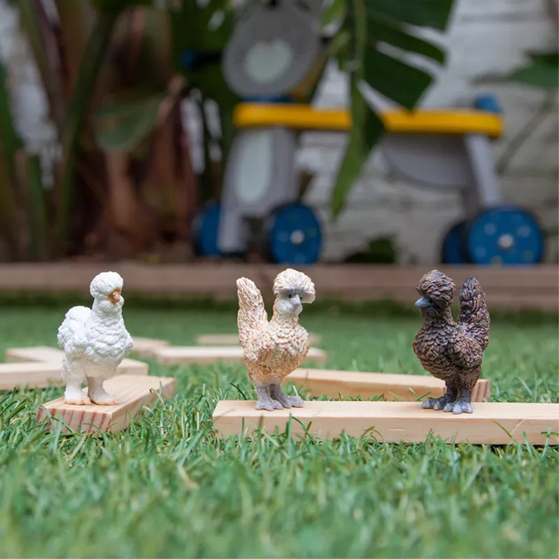 Schleich FARM WORLD Viščiukų draugai 42574 – trys spalvingos vištų figūrėlės