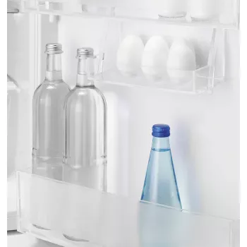 Įmontuojamas šaldytuvas Electrolux LFB2AE88S1 — 278 L, viršuje šaldiklis, 109 L šaldytuvas, baltas, reversinės durelės, 56 cm plotis