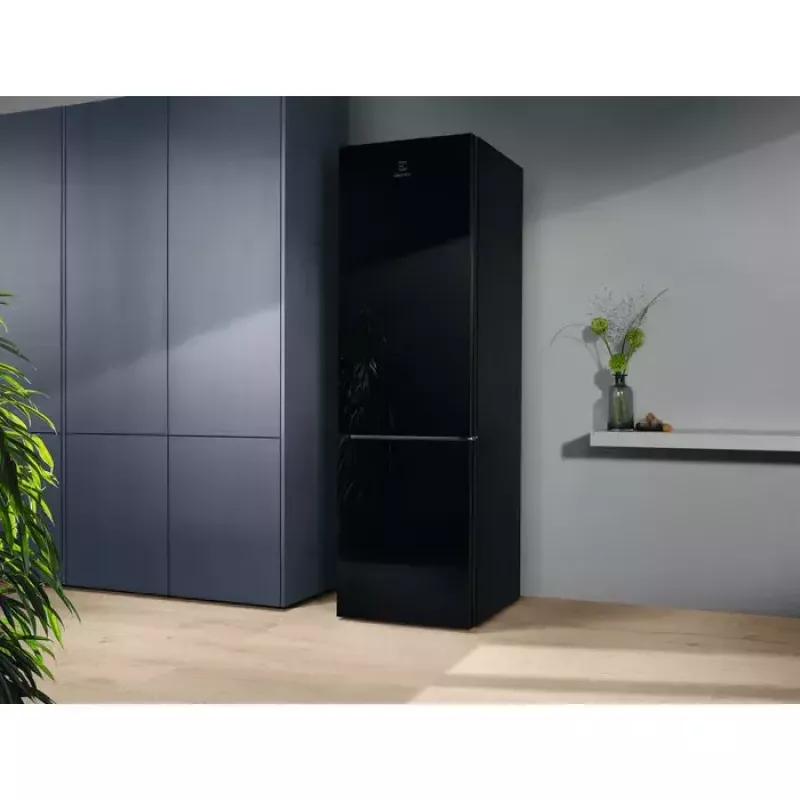 Electrolux LNT7ME36K2 šaldytuvas-šaldiklis, 367 l (šaldytuvas 266 l, šaldiklis 101 l), šaldiklis apačioje, No Frost, energijos klasė E, juodas
