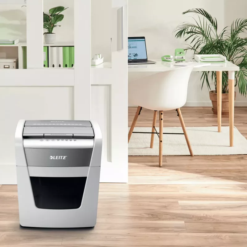 Popieriaus smulkintuvas LEITZ IQ Autofeed Small Office50 P4 – mikro pjūvis 4x28 mm, automatinis padavimas 50 lapų, 22 cm įėjimas, 20 L krepšelis