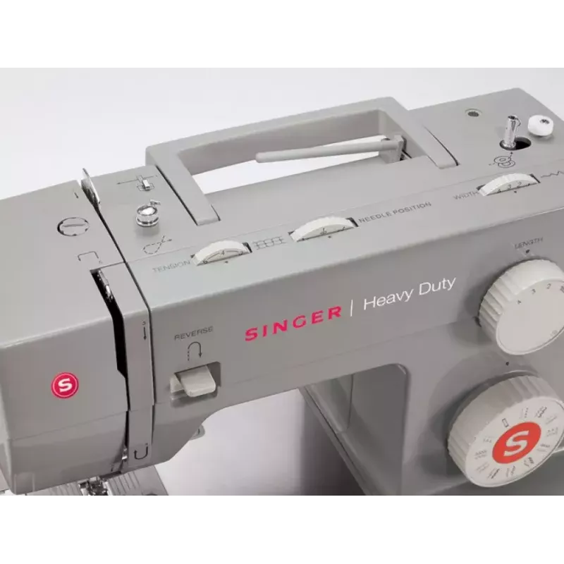 Automatinė siuvimo mašina SINGER Heavy Duty 4432 – 32 siūlių raštai, 1100 RPM, 6 mm siūlės plotis, laisva rankovė, 120 V