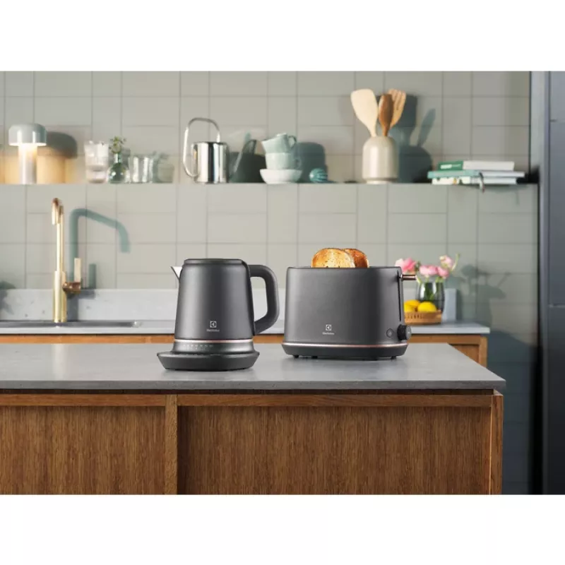 Skrudintuvas Electrolux E7T1-6BP 2 riekelės 980 W juodas