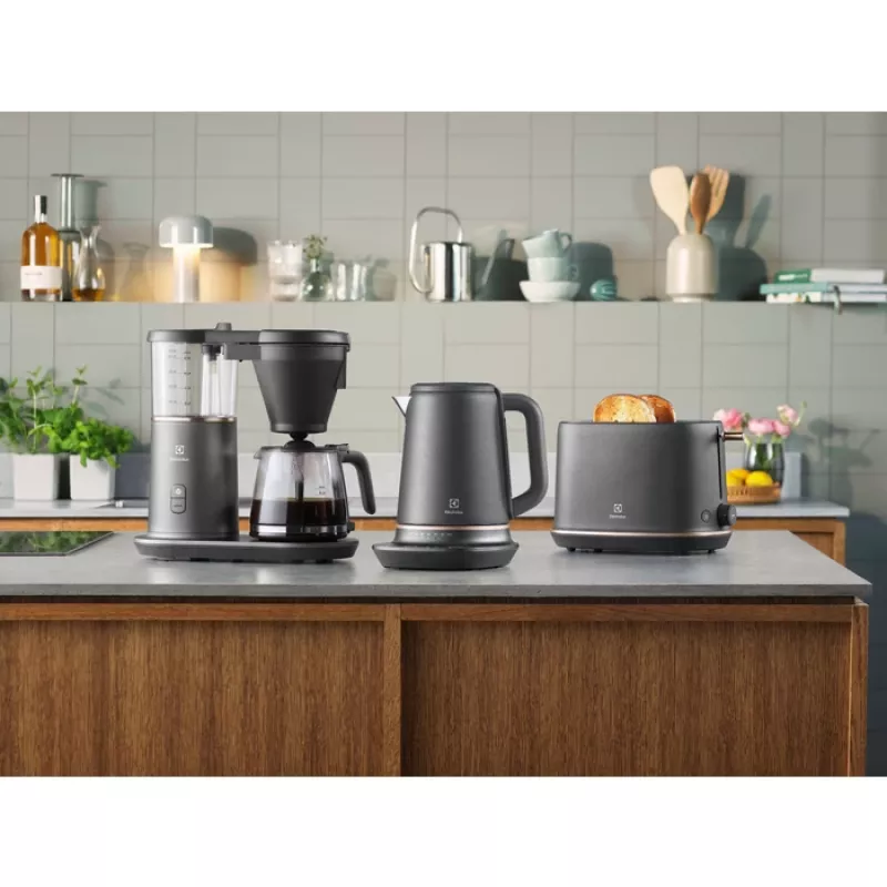 Skrudintuvas Electrolux E7T1-6BP 2 riekelės 980 W juodas