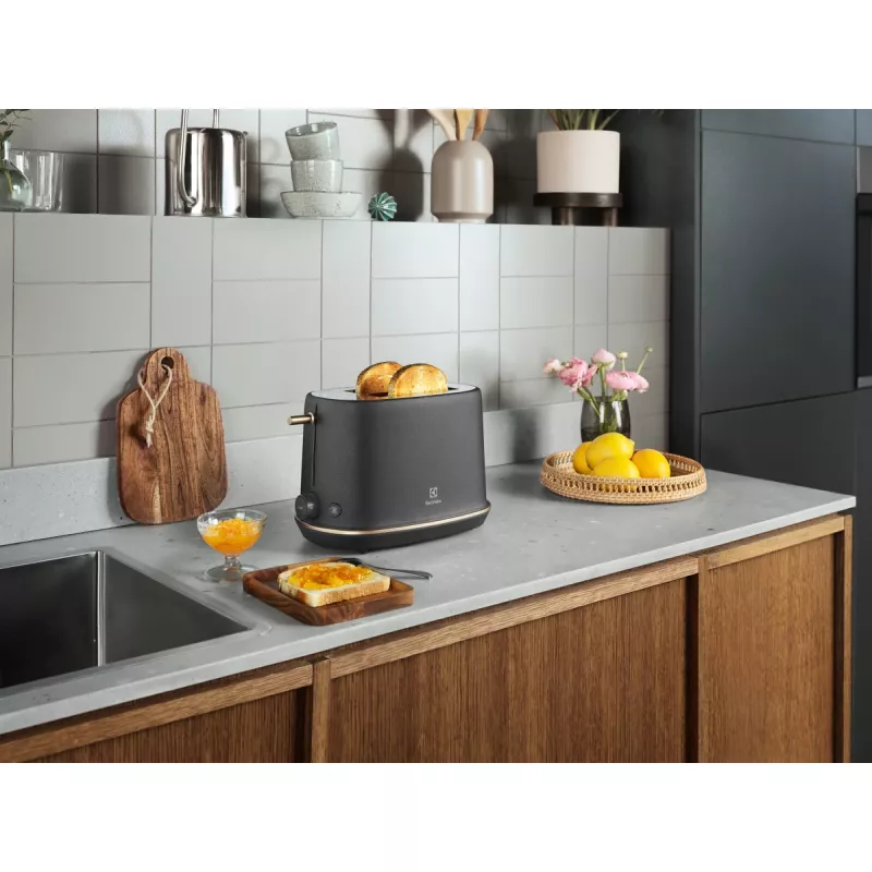 Skrudintuvas Electrolux E7T1-6BP 2 riekelės 980 W juodas