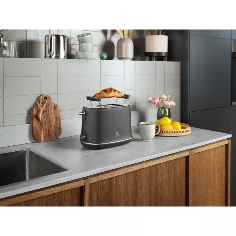 Skrudintuvas Electrolux E7T1-6BP 2 riekelės 980 W juodas