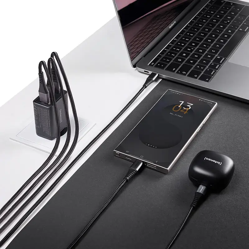 Intenso W65ACC 65W USB-C ir USB-A maitinimo adapteris juodas