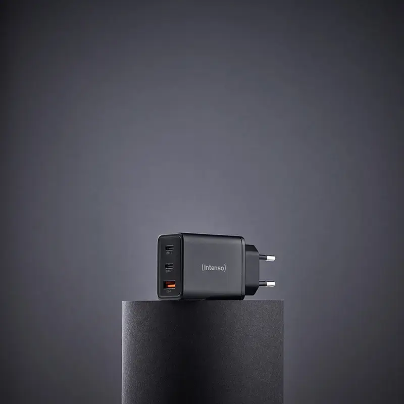Intenso W65ACC 65W USB-C ir USB-A maitinimo adapteris juodas