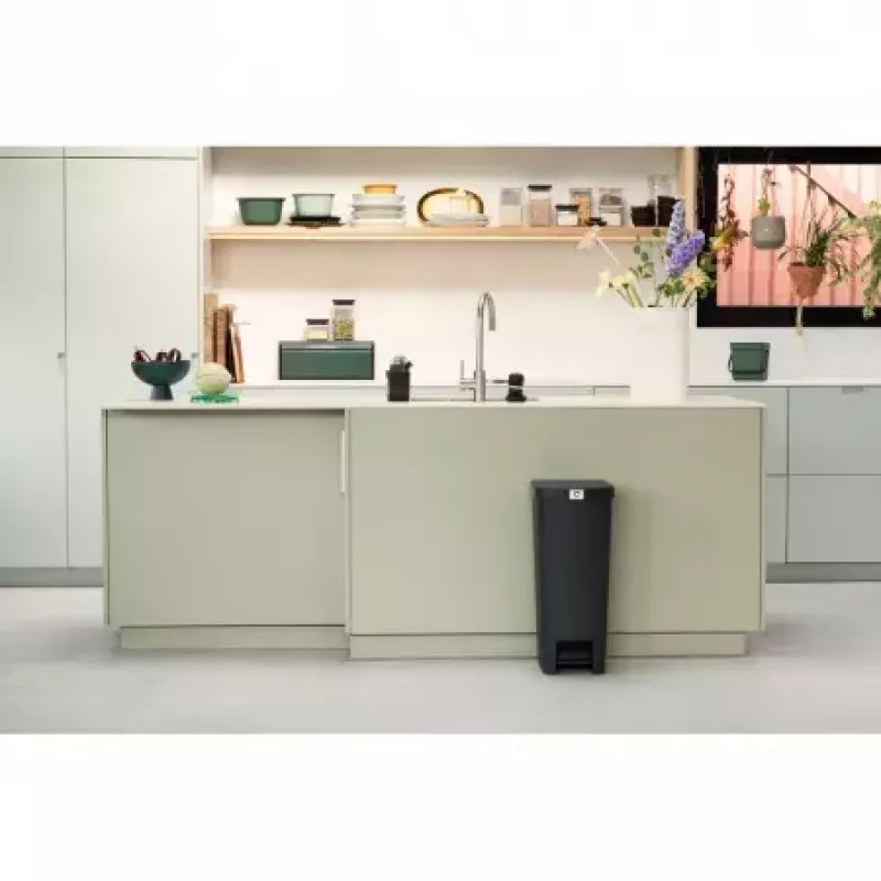 Brabantia 800023 šiukšlių dėžė 40L kampinė pilka