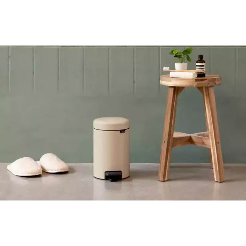 Brabantia NewIcon 5 L apvalus šiukšlių kibiras smėlio spalvos