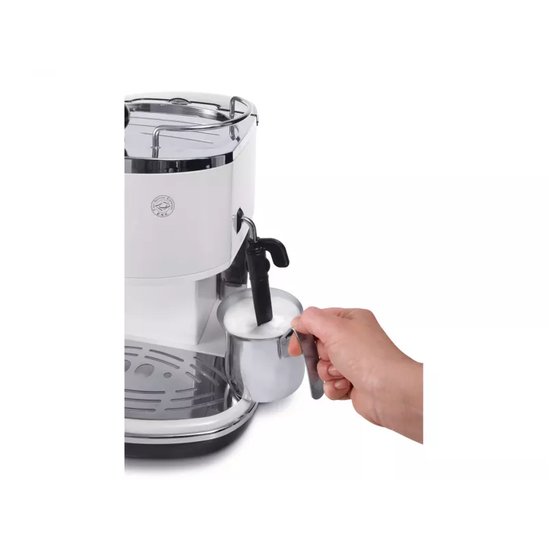 Espresso aparatas De’Longhi ECO 311.W — rankinis, 15 bar, 1,4 L vandens bakas, 2 puodeliams, palaikymas šiltai, stalviršinis