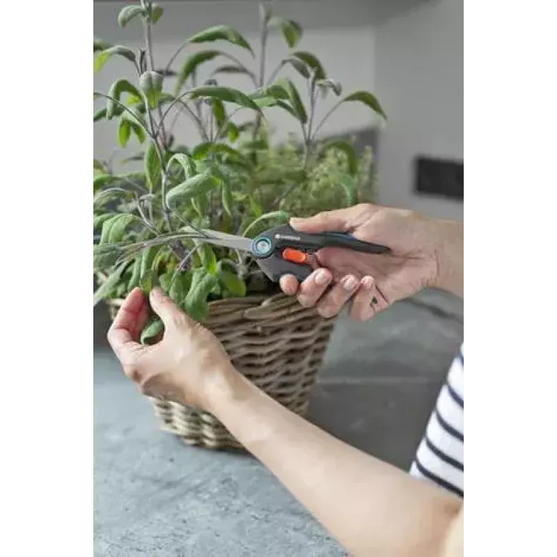 Genėjimo žirklės Bypass Gardena 12212-36 mėlynai pilkos su plastikine rankena