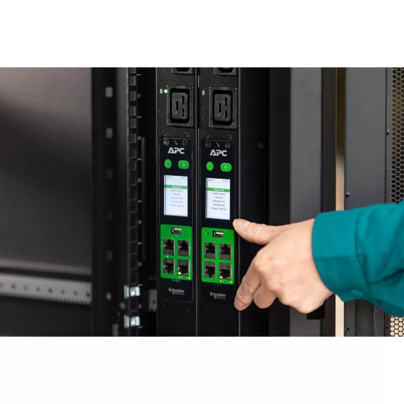 APC EPDU2016S 1U, 16A 230V, 8x C13 lizdų jungiklinė stovo PDU
