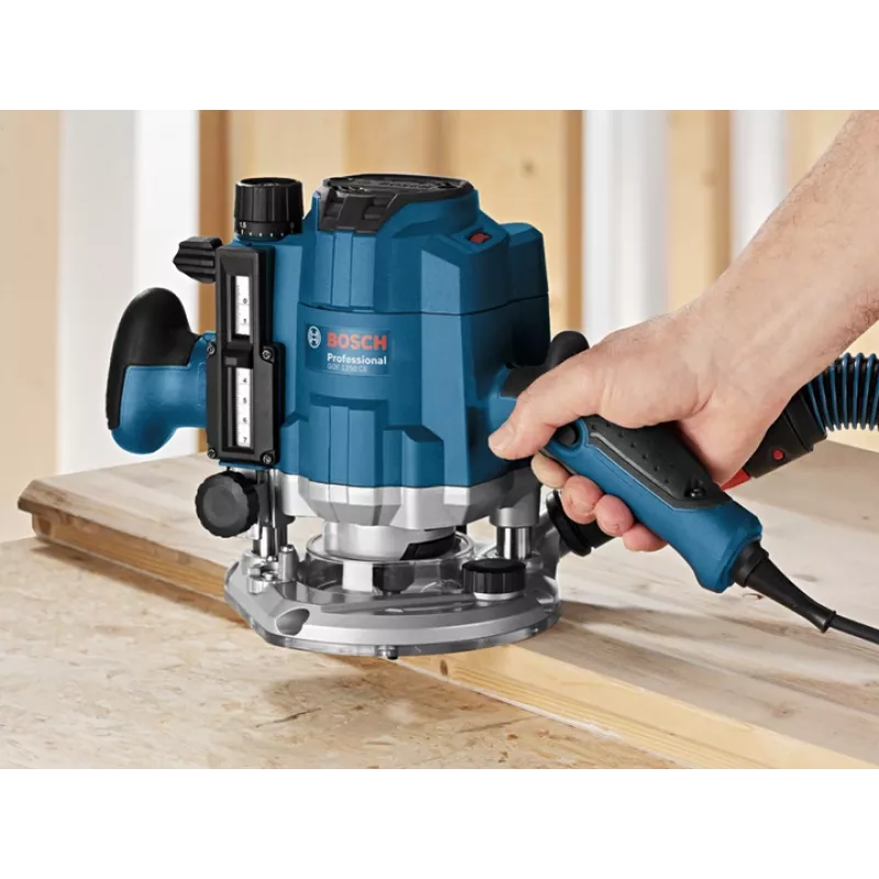 Bosch GOF 1250 CE juodas, mėlynas 24000 RPM 1250 W