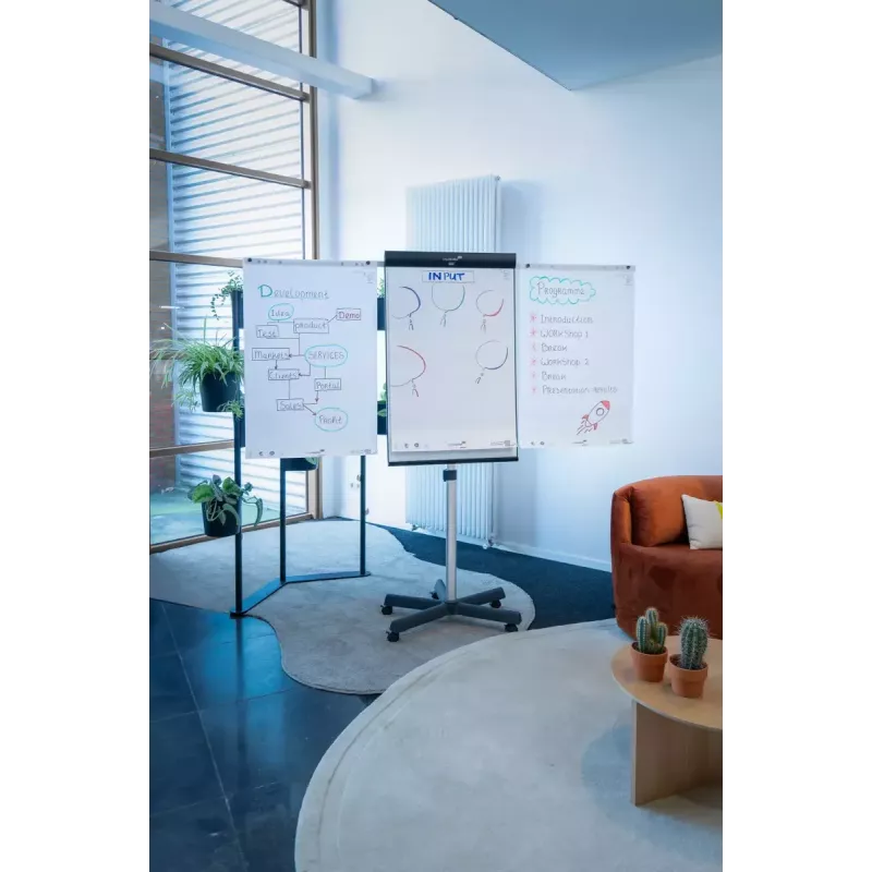 Legamaster SKETCH PRO mobilus flipchart su žvaigždiniu pagrindu ir 5 ratais