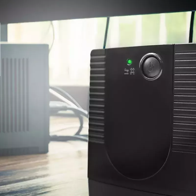 Nepertraukiamo maitinimo šaltinis QOLTEC 53773 0,85 kVA (480 W) Line-Interactive, 1x E tipo lizdas, 7 Ah baterija