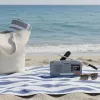 Nešiojamas sukamasis radijas Marmitek RESQ 100 — DAB/DAB+/FM, 3 W, LCD, USB‑C, 3,5 mm lizdas, šviesiai pilka