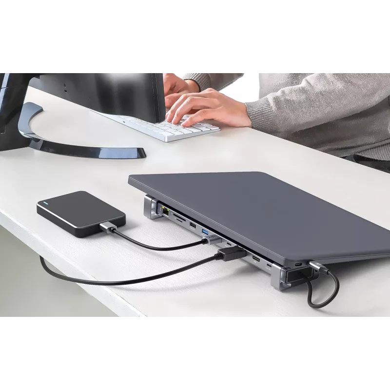 Manhattan USB-C stotelė / centras su kortelių skaitytuvu ir MST, prievadai (x7): Ethernet, HDMI (x2 4k@60Hz), USB-A (x3) ir USB-C, su Power Delivery (PD) 100W – reikalingas išorinis USB-C įkroviklis (neįtrauktas). Maitinama per USB (nereikia išorinio mait