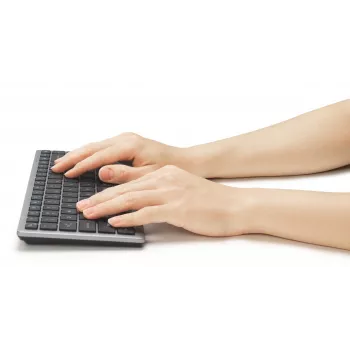 Kensington KB435 EQ belaidė daugelio įrenginių kompaktiška klaviatūra su įkraunama baterija