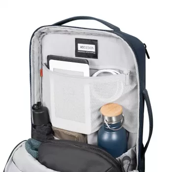 Kuprinė XDDESIGN Air Backpack NAVY P706.3225 – 15 L, tinka iki 15,6 col. (39,6 cm) nešiojamam kompiuteriui, užrakinama pagrindinė užtrauktukas