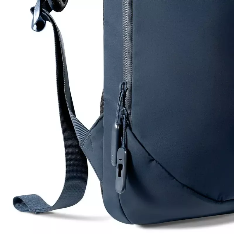Kuprinė XDDESIGN Air Backpack NAVY P706.3225 – 15 L, tinka iki 15,6 col. (39,6 cm) nešiojamam kompiuteriui, užrakinama pagrindinė užtrauktukas