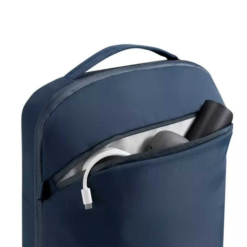 Kuprinė XDDESIGN Air Backpack NAVY P706.3225 – 15 L, tinka iki 15,6 col. (39,6 cm) nešiojamam kompiuteriui, užrakinama pagrindinė užtrauktukas