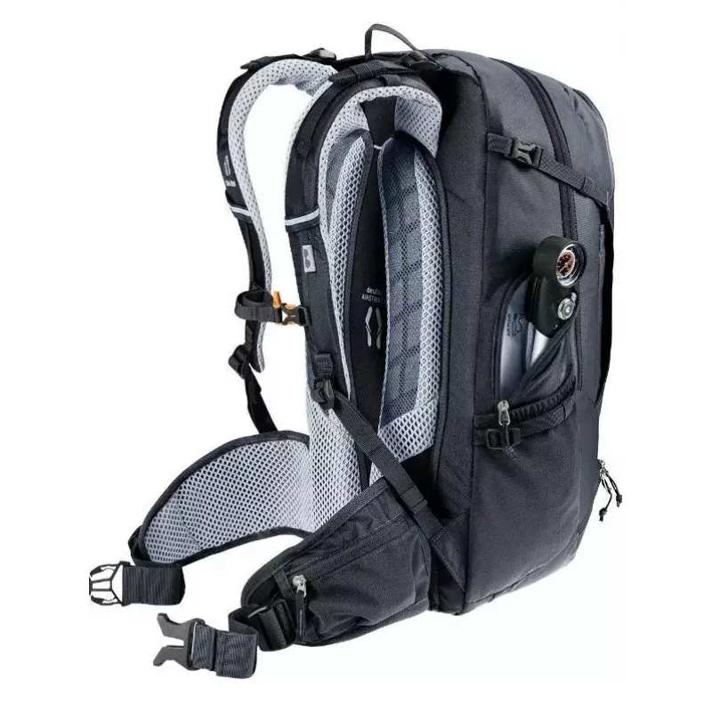 Kuprinė DEUTER Trans Alpine 30 – 30 litrų dviračių kuprinė, juoda
