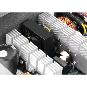 Maitinimo blokas Thermaltake TR2 S 650W – ATX, 20+4 kontaktų, 80 PLUS, 120 mm ventiliatorius, juodas