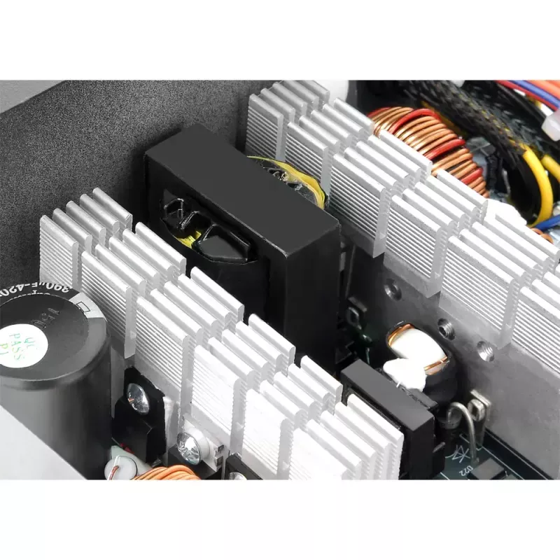 Maitinimo blokas Thermaltake TR2 S 650W – ATX, 20+4 kontaktų, 80 PLUS, 120 mm ventiliatorius, juodas
