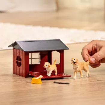 Šunų namelis su auksaspalviu retriveriu Schleich FARM WORLD