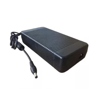 CoreParts MBA1398 maitinimo adapteris / keitiklis Juodas