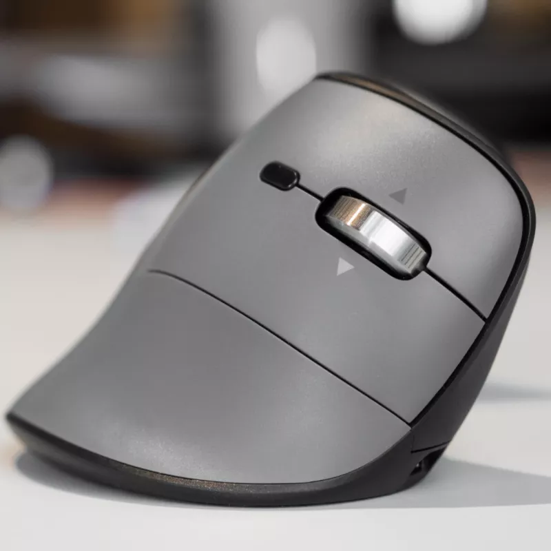 BakkerElkhuizen FastForward Pro pelė, dešinei rankai, vertikalus dizainas, optinė, RF belaidė + Bluetooth + USB Type-C, 5000 DPI, juoda, pilka