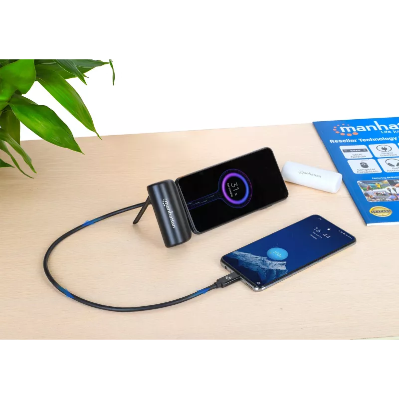 Manhattan Power Bank su integruotu USB-C kištuku, 5000 mAh, iki 20 W išvestis, atlenkiama kojelė naudojimui kaip telefono laikiklis, juoda, vienerių metų garantija