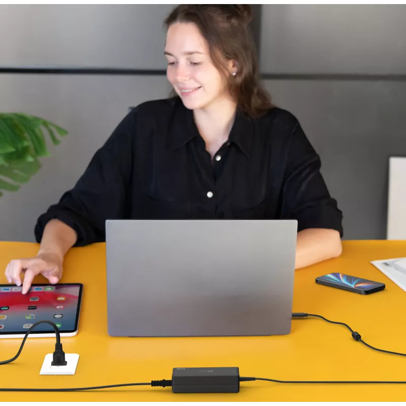 USB-C PD maitinimo adapteris j5create JUP1265 – 65 W, vidaus naudojimui, juodas, plastikinis, 118×32×50 mm (EU)