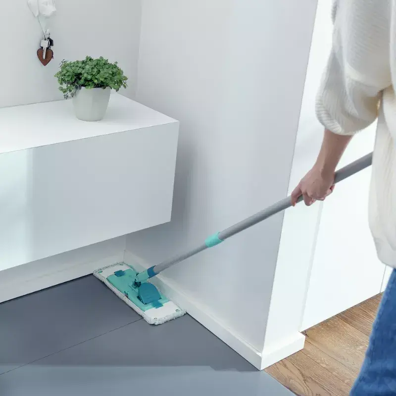 Grindų valymo rinkinys Leifheit PowerClean M 1055510 su mikropluošto šluoste ir reguliuojama rankena