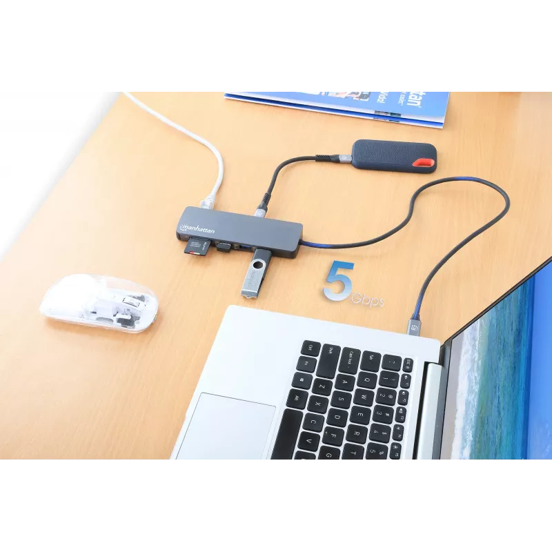 Manhattan USB-C Dock/Hub su kortelių skaitytuvu, 7 prievadai: Ethernet, HDMI, USB-A (x3) ir USB-C (x2), su Power Delivery (PD) 100W – reikalingas išorinis USB-C įkroviklis (neįtrauktas). Maitinamas per USB (nereikia išorinio maitinimo šaltinio), kai PD ne