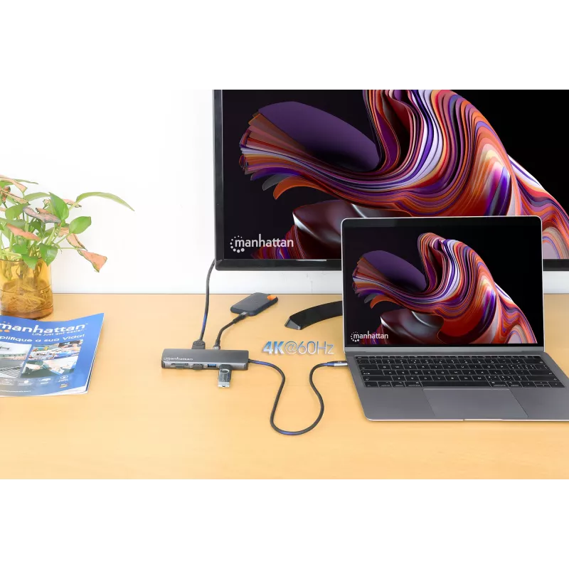 Manhattan USB-C Dock/Hub su kortelių skaitytuvu, 7 prievadai: Ethernet, HDMI, USB-A (x3) ir USB-C (x2), su Power Delivery (PD) 100W – reikalingas išorinis USB-C įkroviklis (neįtrauktas). Maitinamas per USB (nereikia išorinio maitinimo šaltinio), kai PD ne