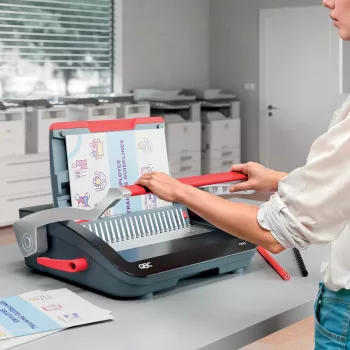GBC CombBind® CB25 rankinis įrišimo aparatas, kombinuotam įrišimui, rankinis, 390 lapų, juoda, raudona
