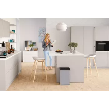 Stačiakampė šiukšliadėžė su siūbavimo dangčiu Hailo Big-Box