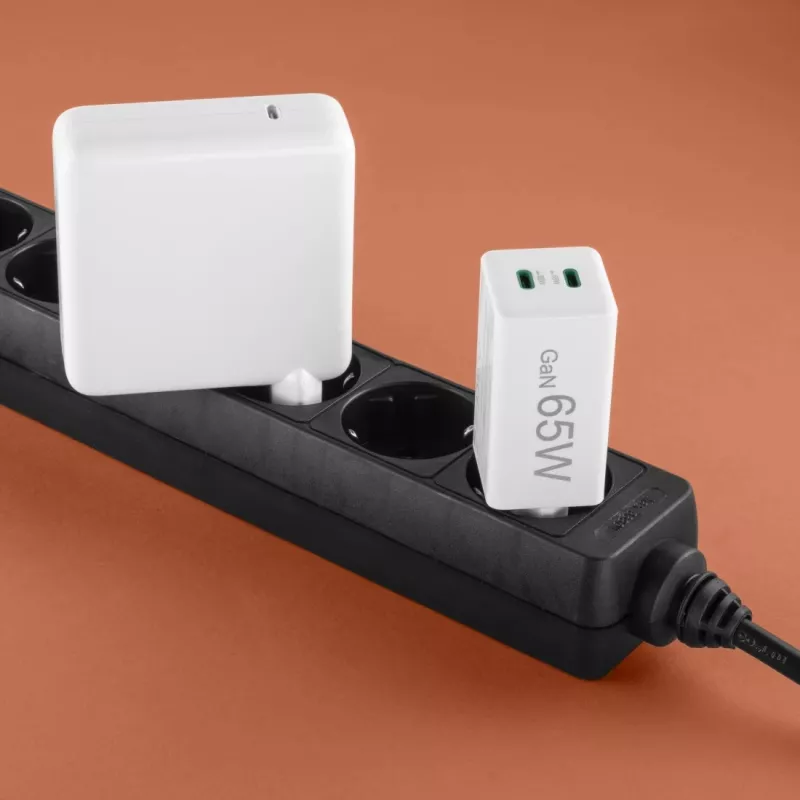 Hama 00201994 65W GaN greitasis įkroviklis su dviem USB-C prievadais, baltas