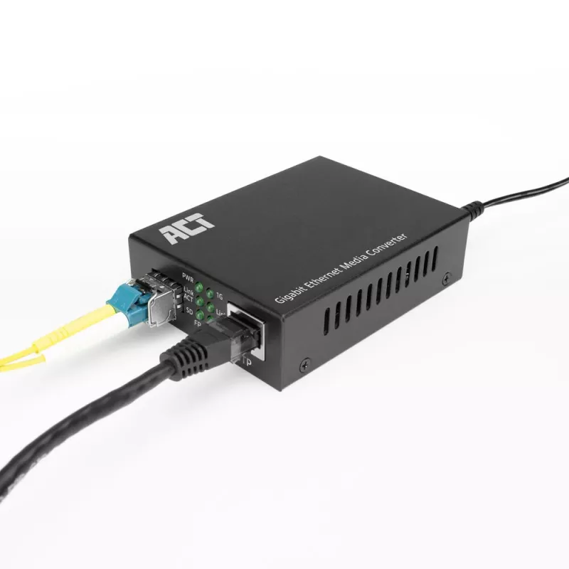 Tinklo medijos keitiklis ACT AC4451 1000 Mbit/s kelių režimų vieno režimo juodas