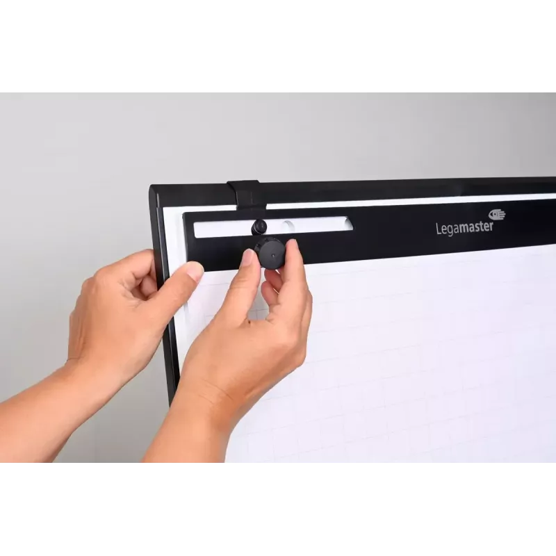 Mobilus flipchartas su apvaliu pagrindu Legamaster SKETCH EASY — plieninis, 5 ratukai, 720×600 mm