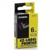 Lipnių etikečių juosta CASIO XR-6YW1 — 6 mm x 8 m, juodas tekstas geltoname fone, juoda kasetė