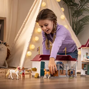 schleich HORSE CLUB Ežero Krantas Namai su Arklidėmis, Namai, Žirgai, 5 m., Įvairiaspalvis