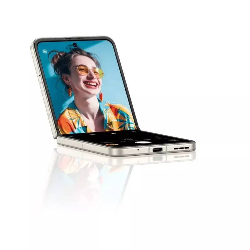 Išmanusis telefonas NUBIA Flip komplektas su dėklu, ausinėmis ir aušintuvu (Juoda)